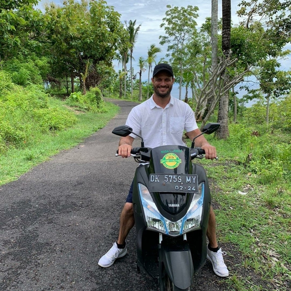 Meet your Posher, Billy - Picture 2 of 4